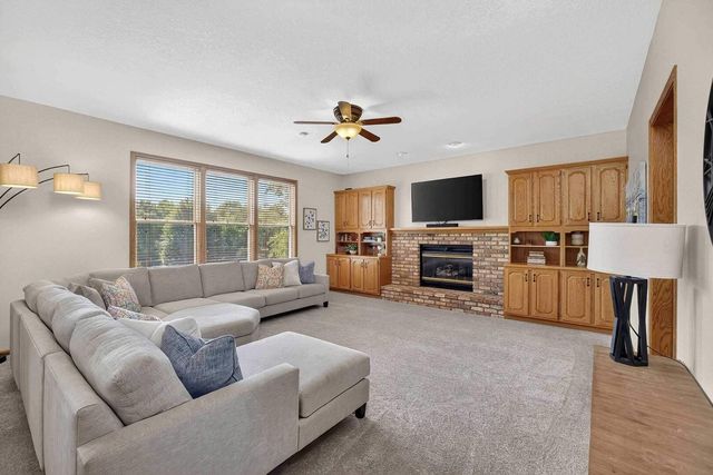 2919 E 44th Court, Davenport, IA 52807