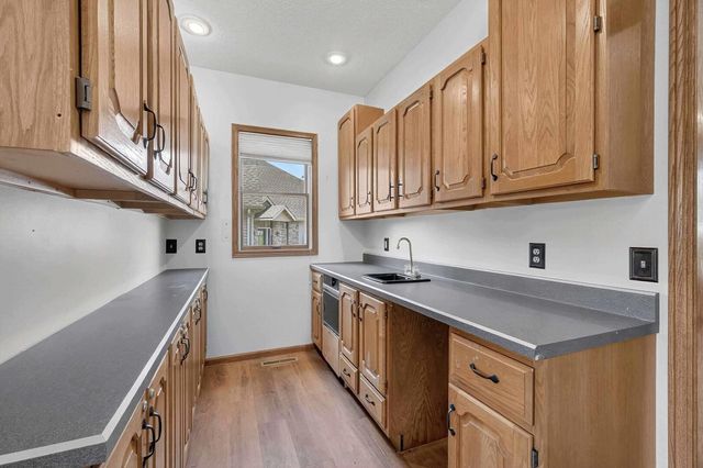 2919 E 44th Court, Davenport, IA 52807