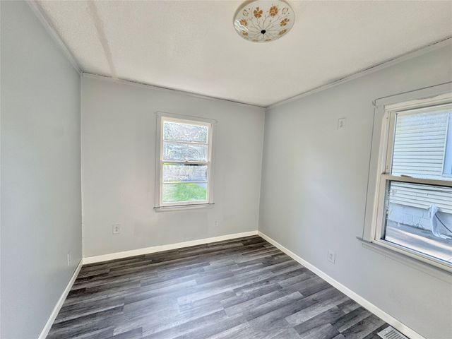 3841 Columbia Street, Des Moines, IA 50313