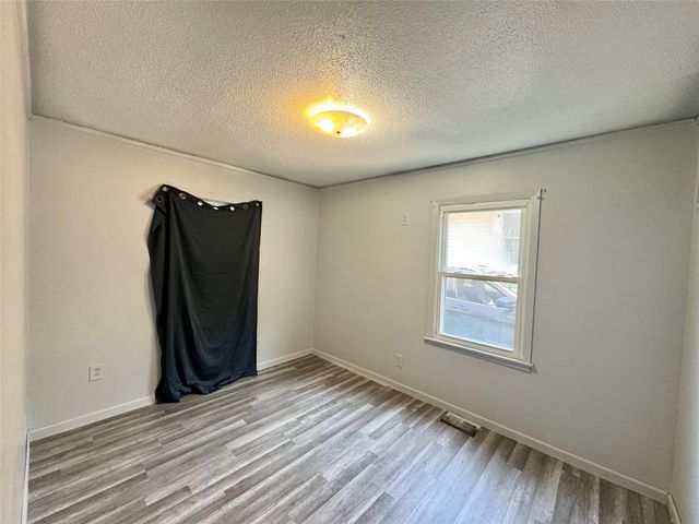 3841 Columbia Street, Des Moines, IA 50313