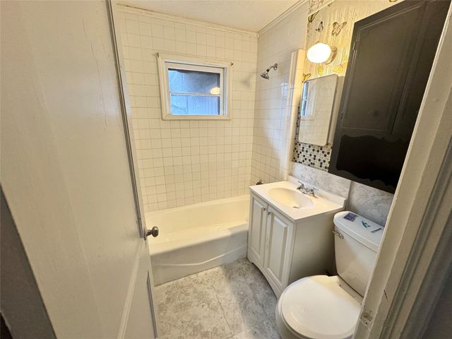 3841 Columbia Street, Des Moines, IA 50313
