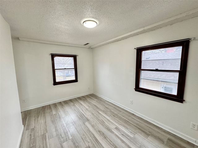 3841 Columbia Street, Des Moines, IA 50313