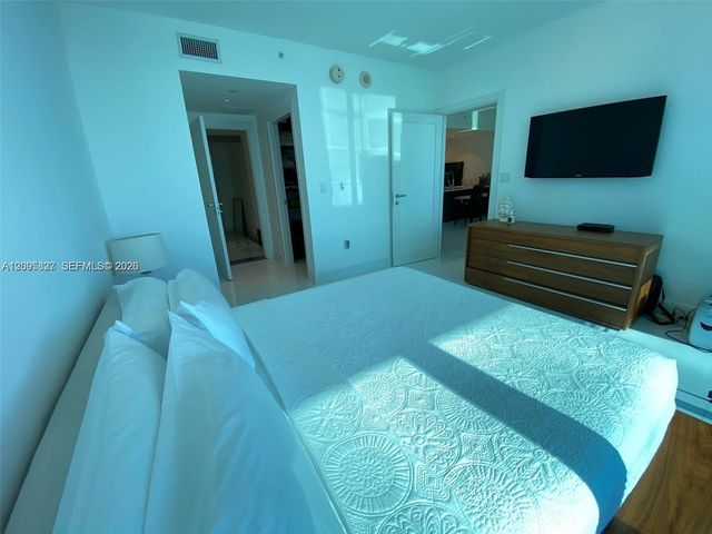 200 Biscayne Boulevard Way 4011, Miami, FL 33131