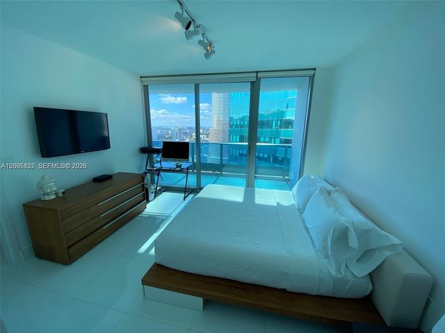 200 Biscayne Boulevard Way 4011, Miami, FL 33131