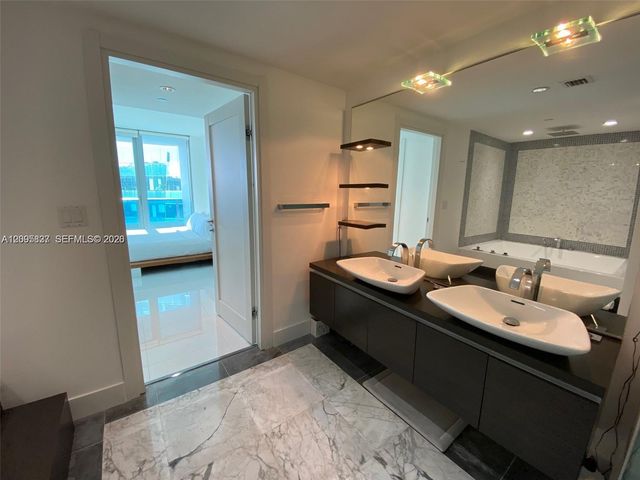 200 Biscayne Boulevard Way 4011, Miami, FL 33131