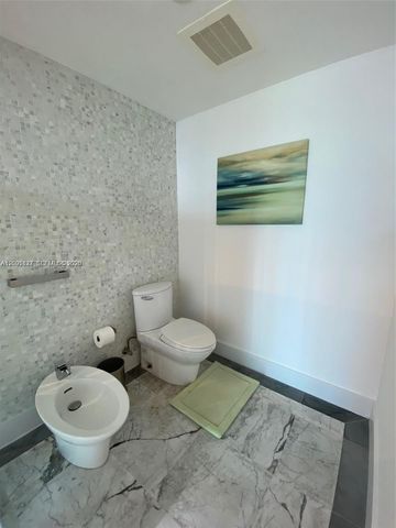 200 Biscayne Boulevard Way 4011, Miami, FL 33131