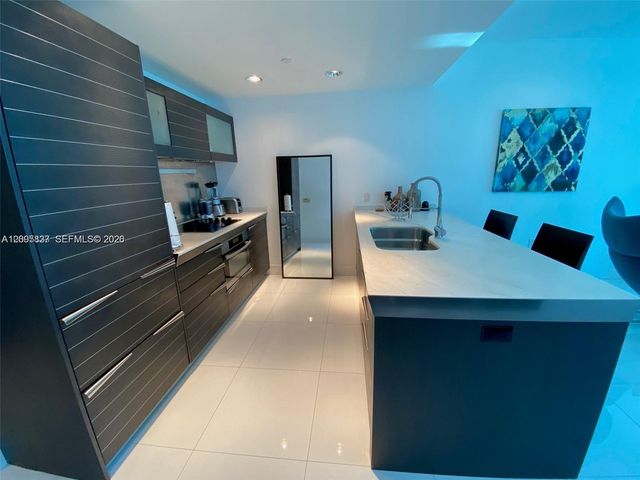 200 Biscayne Boulevard Way 4011, Miami, FL 33131