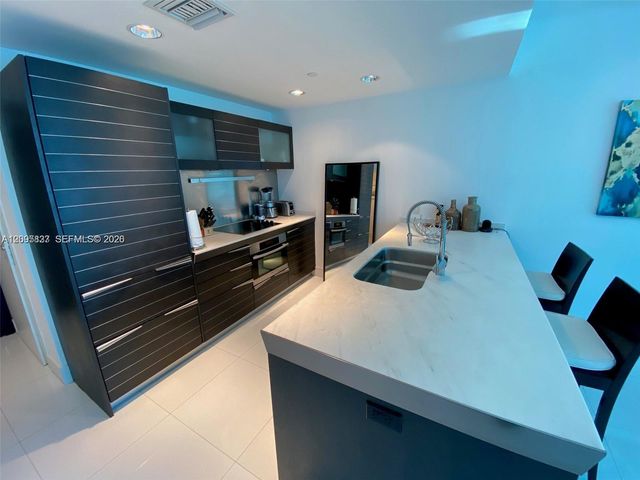 200 Biscayne Boulevard Way 4011, Miami, FL 33131