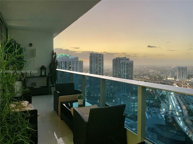 200 Biscayne Boulevard Way 4011, Miami, FL 33131