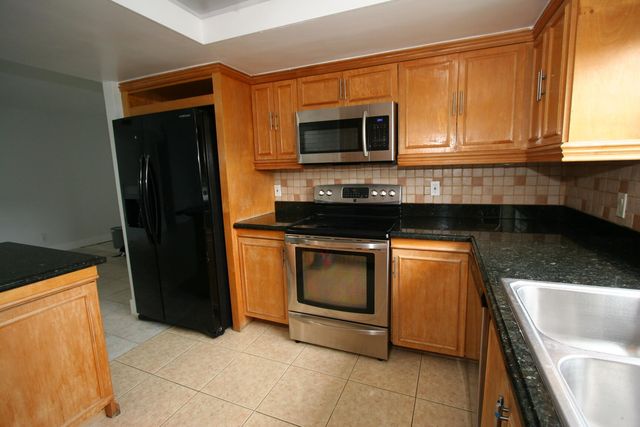 1040 CRYSTAL LAKE Drive 1, Deerfield Beach, FL 33064