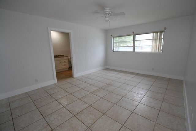 1040 CRYSTAL LAKE Drive 1, Deerfield Beach, FL 33064