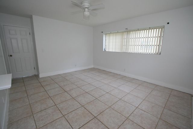 1040 CRYSTAL LAKE Drive 1, Deerfield Beach, FL 33064