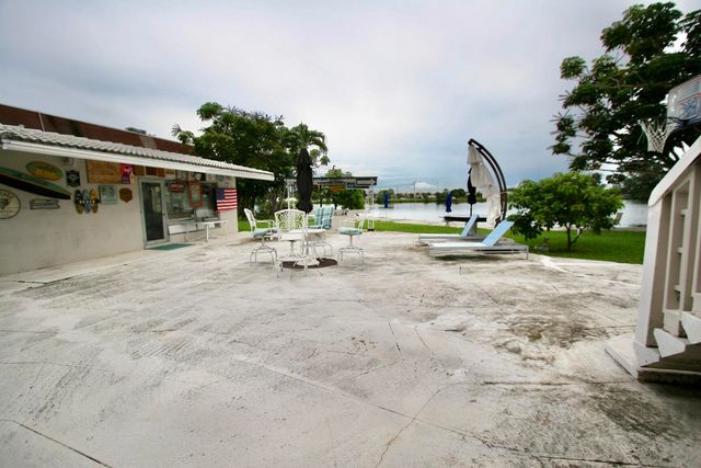 1040 CRYSTAL LAKE Drive 1, Deerfield Beach, FL 33064