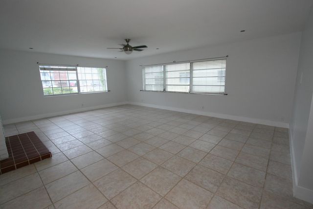1040 CRYSTAL LAKE Drive 1, Deerfield Beach, FL 33064