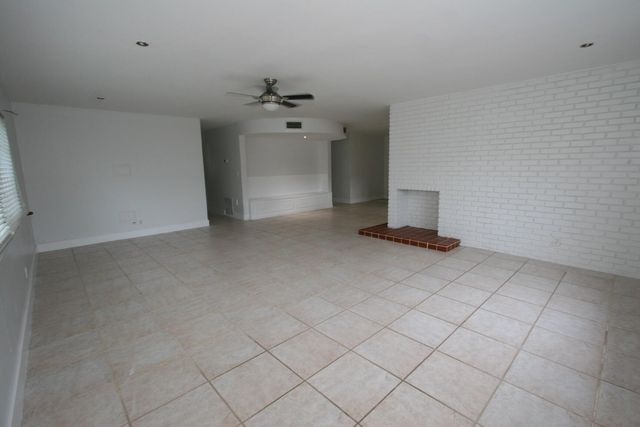 1040 CRYSTAL LAKE Drive 1, Deerfield Beach, FL 33064