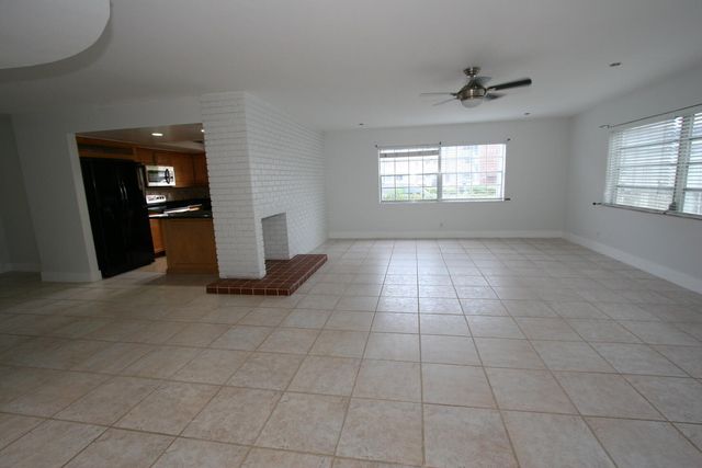 1040 CRYSTAL LAKE Drive 1, Deerfield Beach, FL 33064