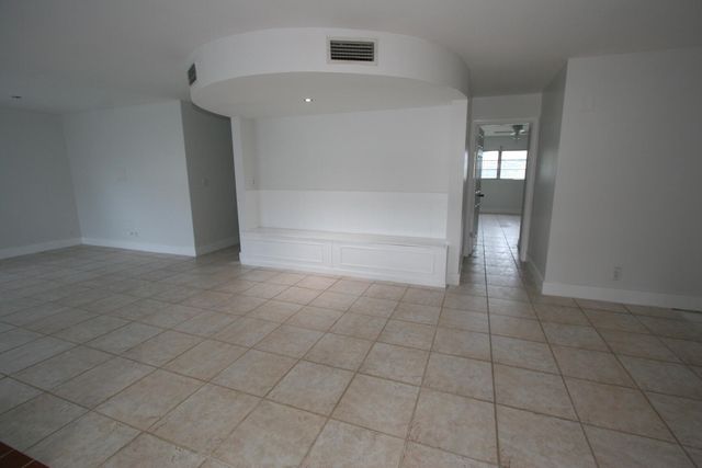 1040 CRYSTAL LAKE Drive 1, Deerfield Beach, FL 33064