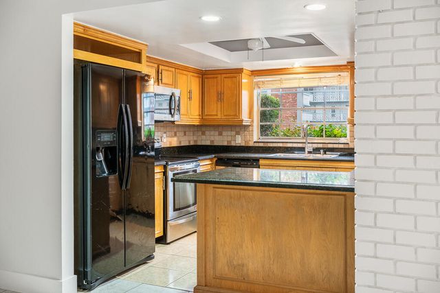 1040 CRYSTAL LAKE Drive 1, Deerfield Beach, FL 33064