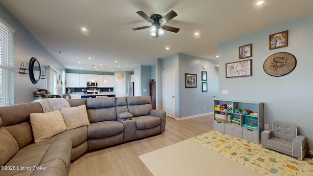 4025 White Pine Ln, La Grange, KY 40031