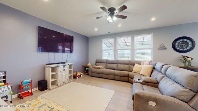 4025 White Pine Ln, La Grange, KY 40031