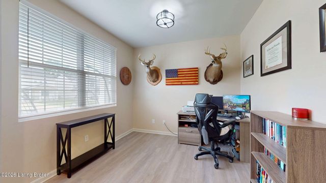 4025 White Pine Ln, La Grange, KY 40031