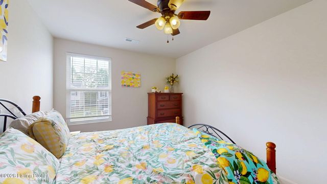 4025 White Pine Ln, La Grange, KY 40031