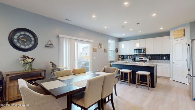 4025 White Pine Ln, La Grange, KY 40031