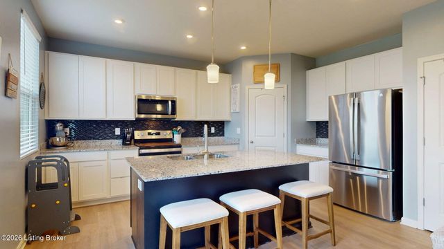 4025 White Pine Ln, La Grange, KY 40031