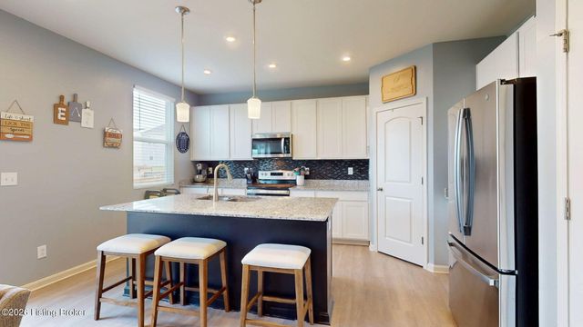 4025 White Pine Ln, La Grange, KY 40031