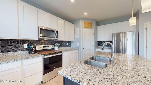 4025 White Pine Ln, La Grange, KY 40031