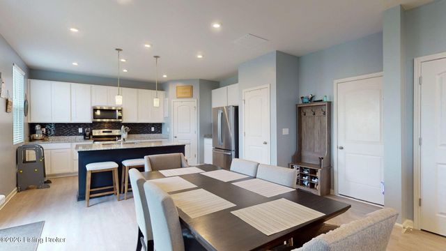 4025 White Pine Ln, La Grange, KY 40031