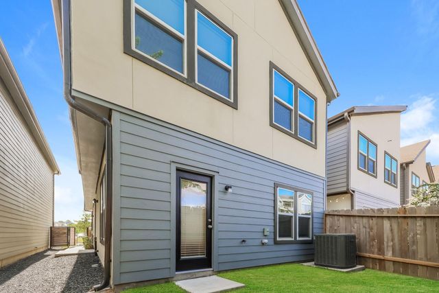 18306 W Centro Circle, Shenandoah, TX 77385