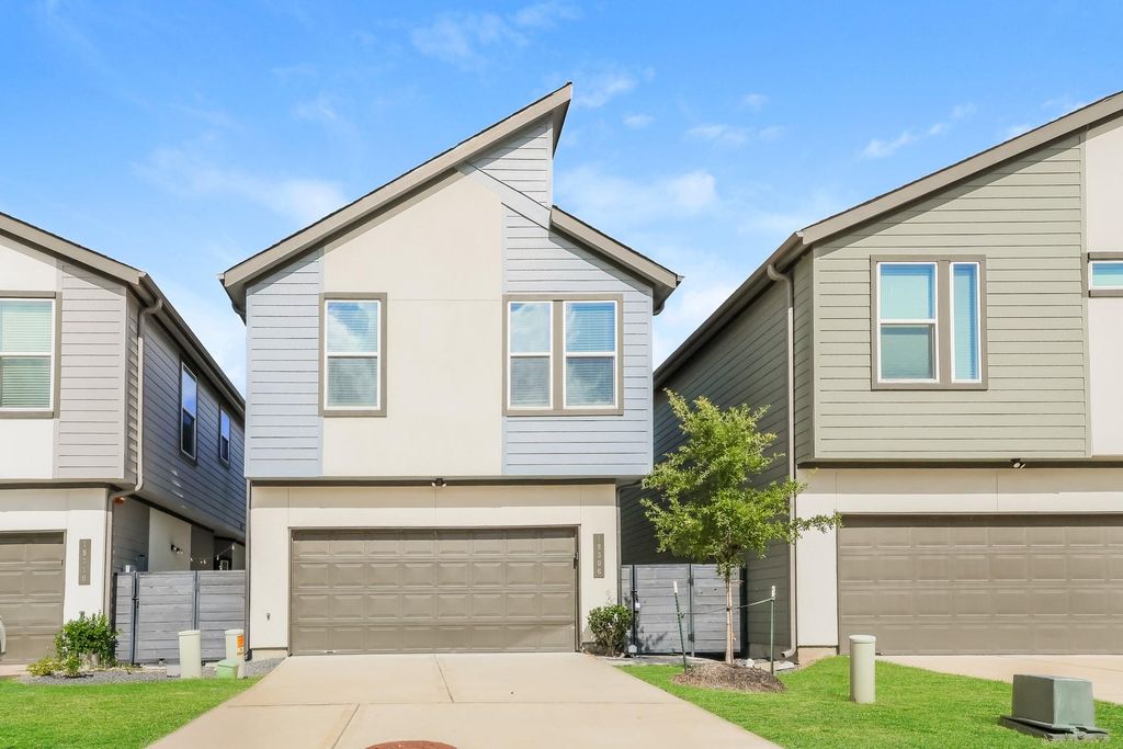 18306 W Centro Circle, Shenandoah, TX 77385