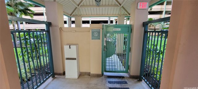 3075 Ala Poha Place 1011, Honolulu, HI 96818