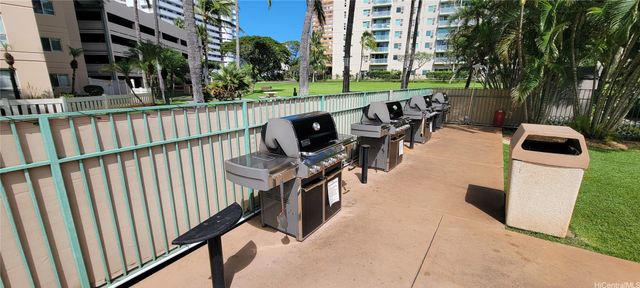 3075 Ala Poha Place 1011, Honolulu, HI 96818