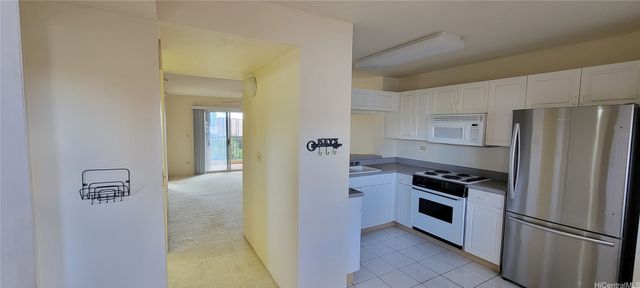 3075 Ala Poha Place 1011, Honolulu, HI 96818