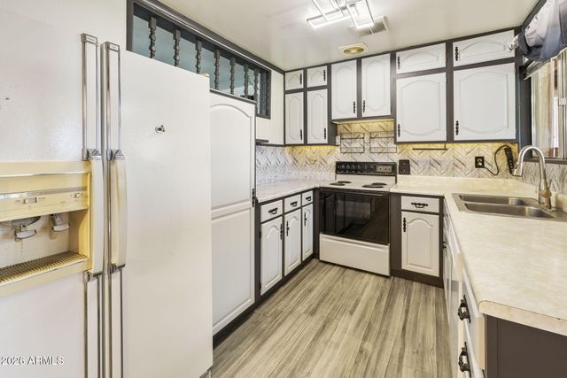 823 E IRONWOOD Drive, Phoenix, AZ 85020