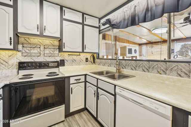 823 E IRONWOOD Drive, Phoenix, AZ 85020