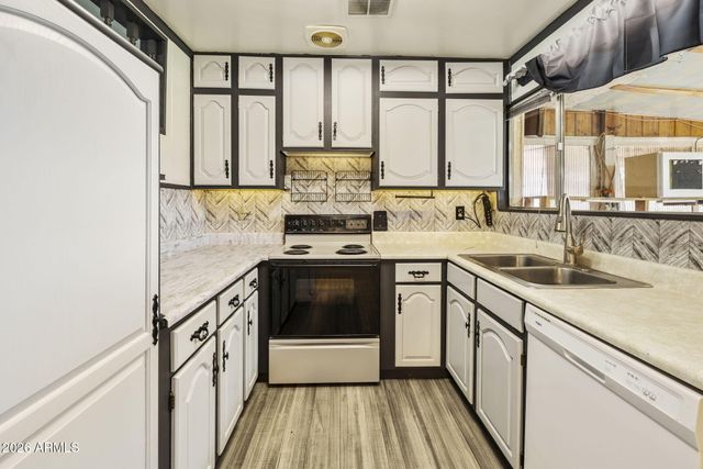 823 E IRONWOOD Drive, Phoenix, AZ 85020