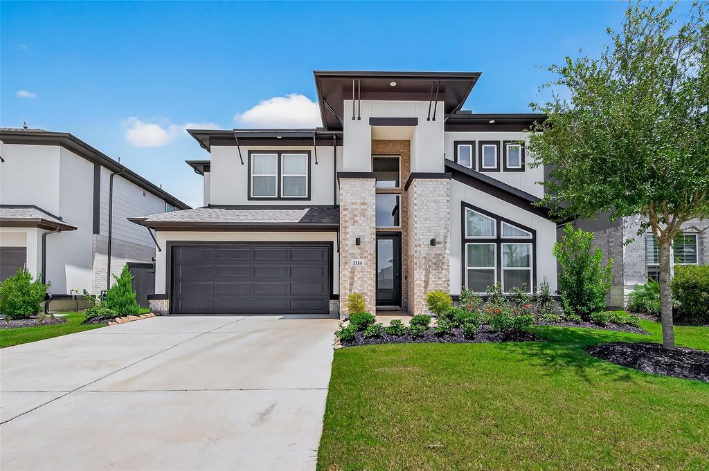 Image 1 of property listing at 2114 Cool Greens Street, Richmond, TX 77406