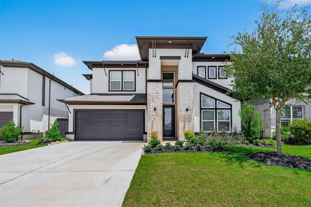 Image 3 of property listing at 2114 Cool Greens Street, Richmond, TX 77406