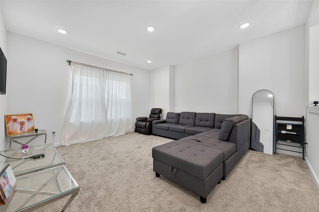 Image 33 of property listing at 2114 Cool Greens Street, Richmond, TX 77406