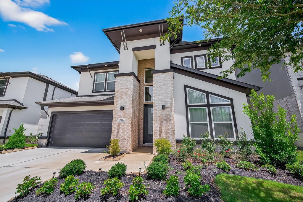 Image 4 of property listing at 2114 Cool Greens Street, Richmond, TX 77406