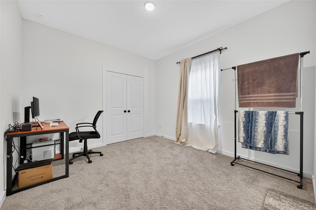 Image 7 of property listing at 2114 Cool Greens Street, Richmond, TX 77406