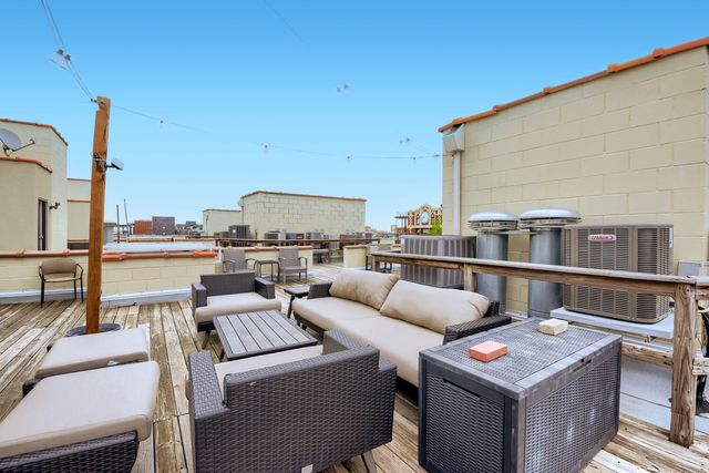 2251 W Wabansia Avenue 306, Chicago, IL 60647