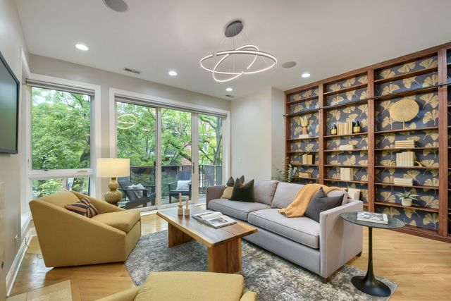 2251 W Wabansia Avenue 306, Chicago, IL 60647
