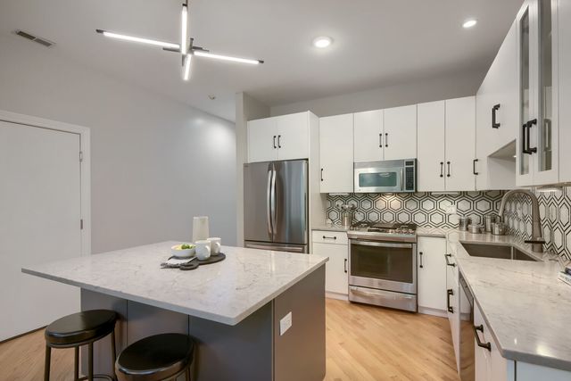 2251 W Wabansia Avenue 306, Chicago, IL 60647