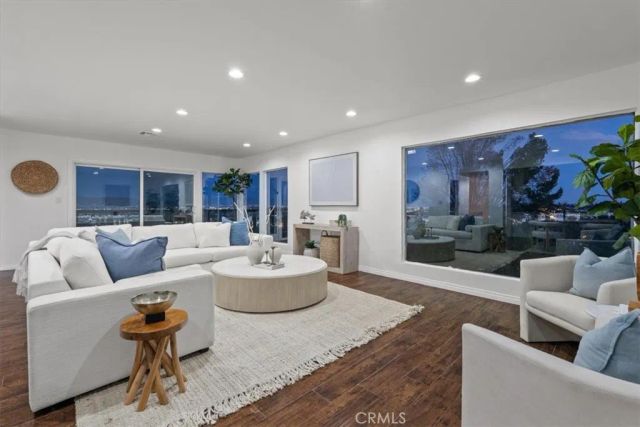 5160 Medina Road, Woodland Hills, CA 91364