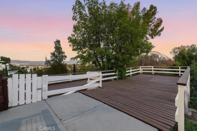 5160 Medina Road, Woodland Hills, CA 91364