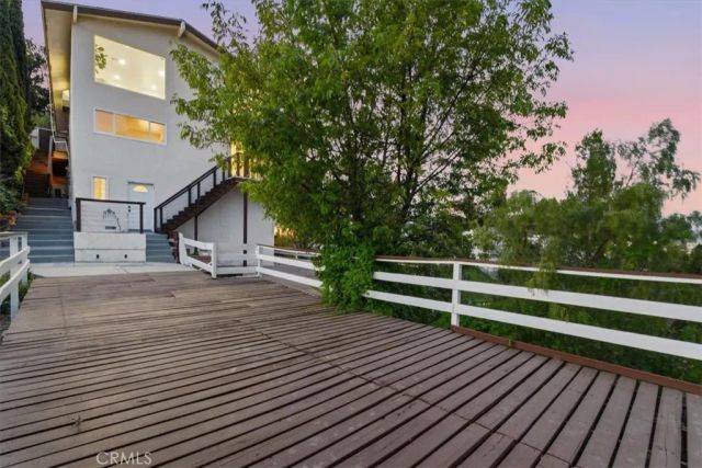 5160 Medina Road, Woodland Hills, CA 91364